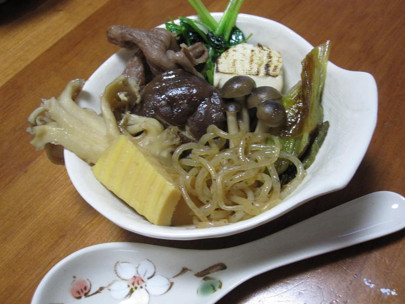 http://www.japanfoodaddict.com/wp-content/uploads/2010/02/Sukiyaki.jpg